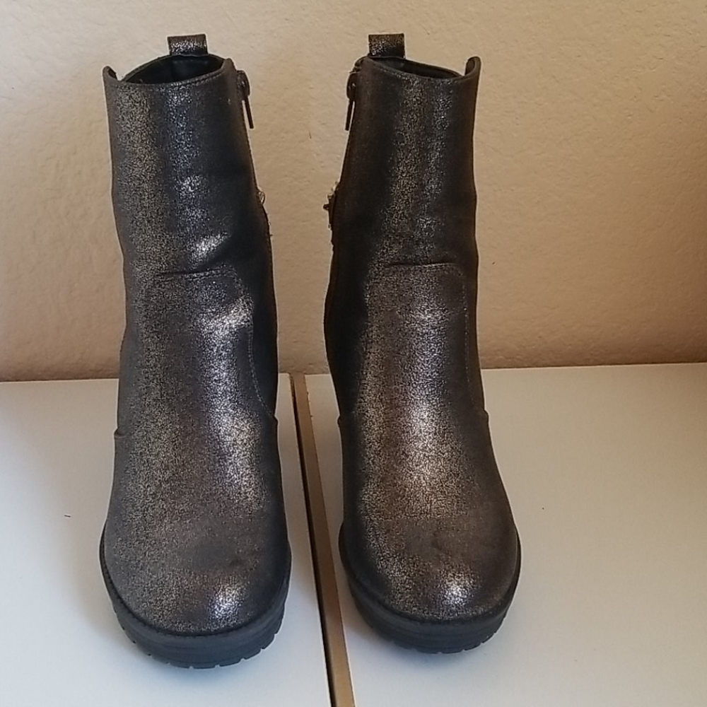Woman booties